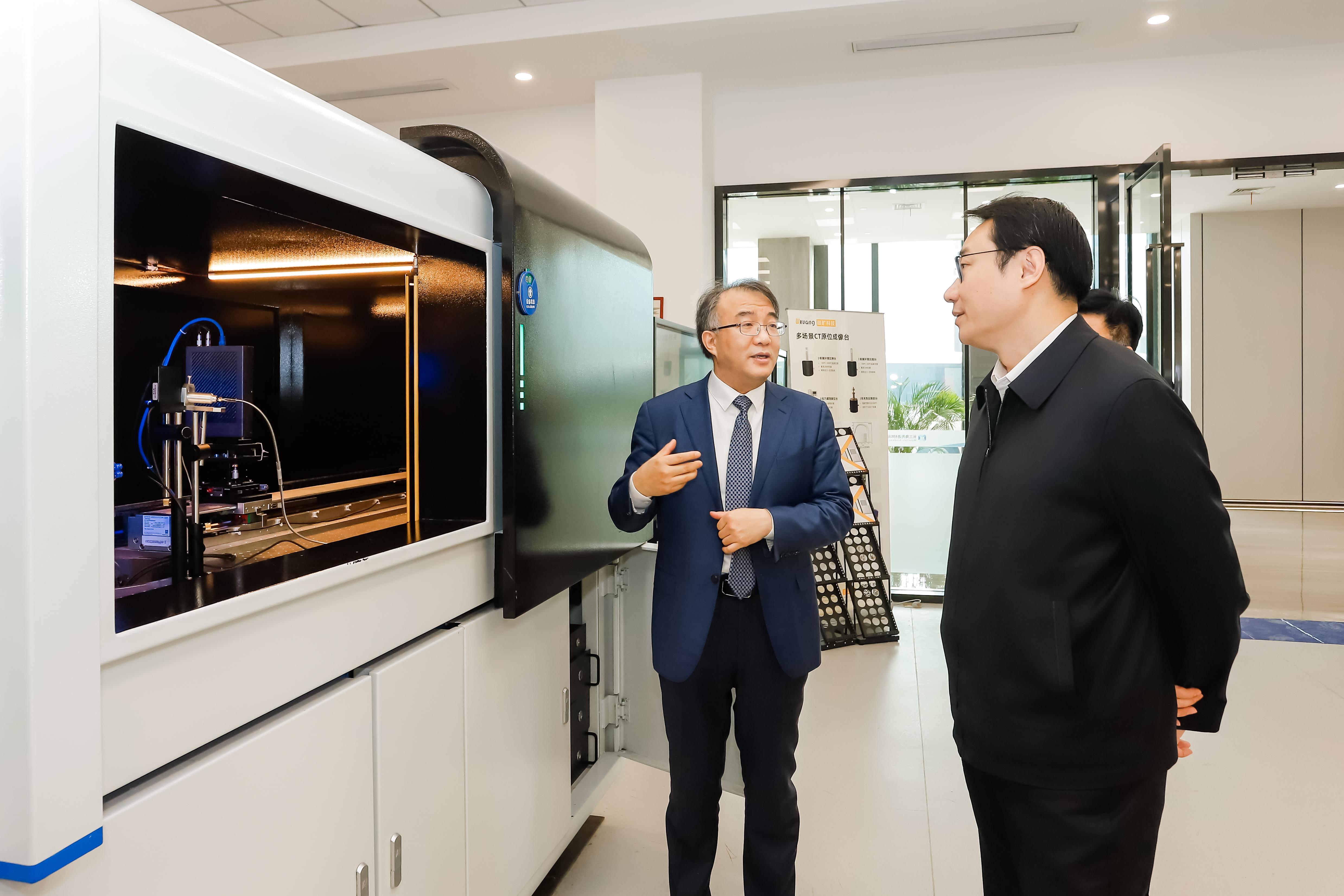 领导关怀 | 江苏省副省长赵岩率队参观微旷科技高性能CT中心