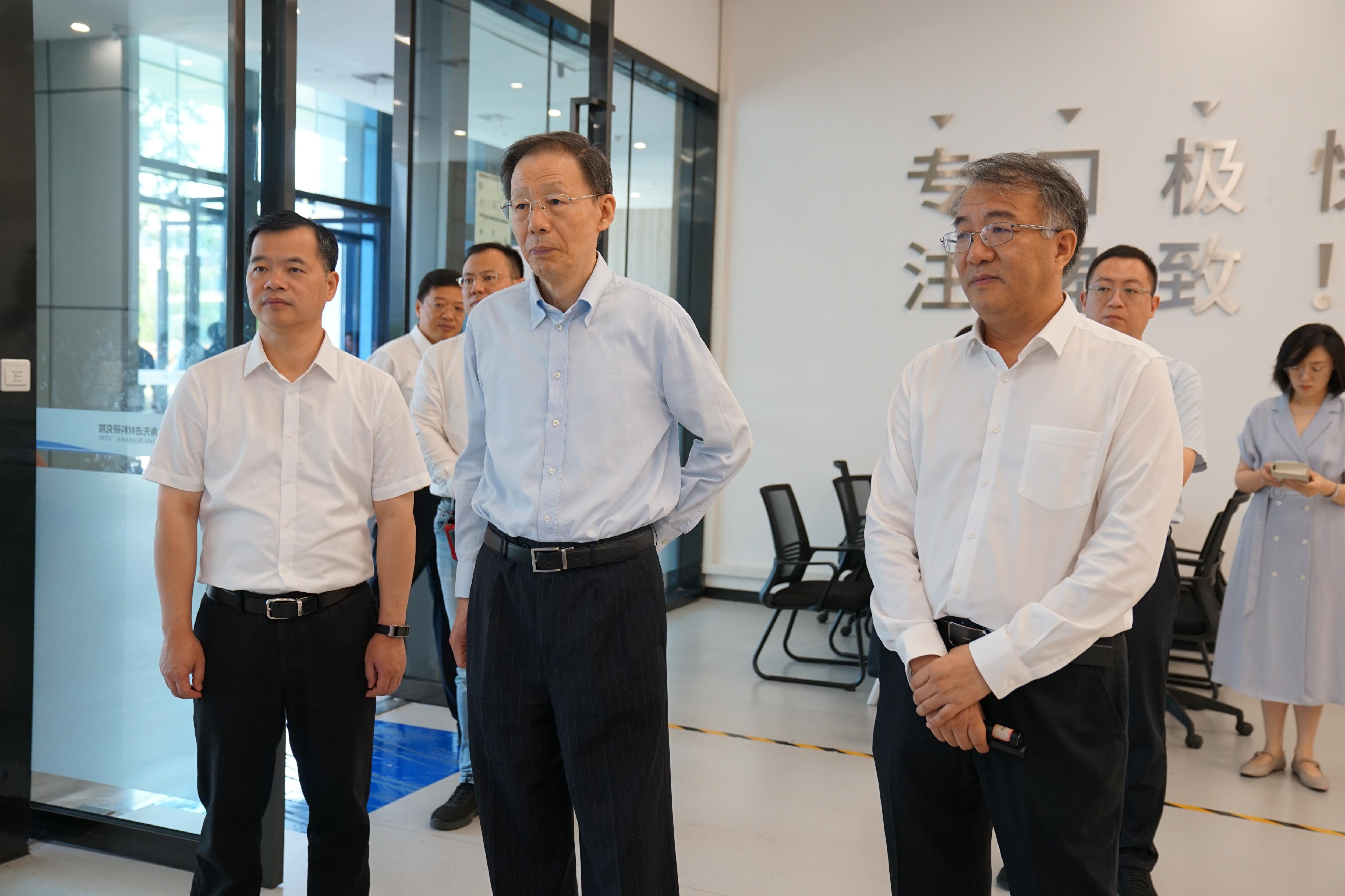 中国老科协会长李学勇一行莅临微旷科技高性能CT中心参观指导